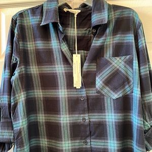 Love stitch black and green plaid shirt with long sleeves that can be buttoned.